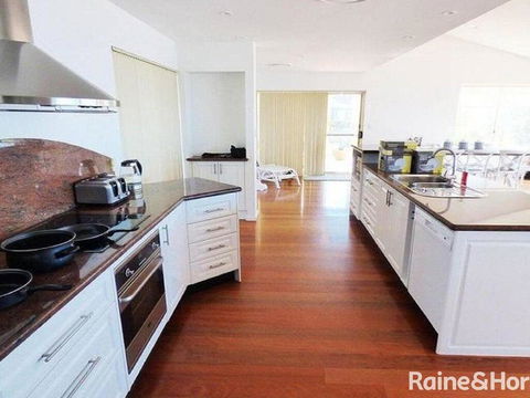 Cliff View - 62 Forresters Beach Road - Accommodation in Brisbane 3