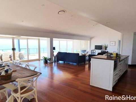 Cliff View - 62 Forresters Beach Road - Accommodation in Brisbane 2