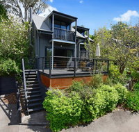 Cloudsong Chalet 1 - Close to the village centre - Accommodation in Brisbane