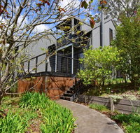 Cloudsong Chalet 2 - Close to the village centre - Accommodation in Brisbane