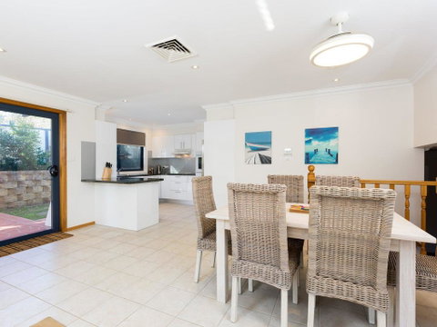 Coastal Haven @ Gerroa - Accommodation in Brisbane 1
