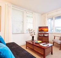 Convenient Studio With Lovely Courtyard - Accommodation in Brisbane