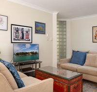 Cosy Family Apartment with Parking and Balconies - Accommodation in Brisbane