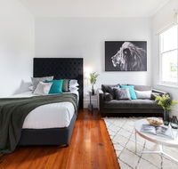 Cosy nook in inner-city Victorian mansion - Accommodation in Brisbane