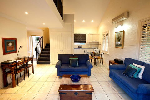 Country Apartments - Accommodation in Brisbane 0