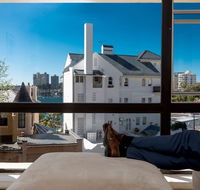 Couple's Gateway in Sunny Elizabeth Bay - Accommodation in Brisbane