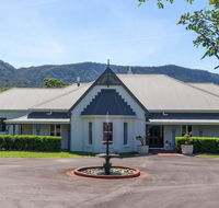 Cowley House - stunning entertainer views pool - Accommodation in Brisbane