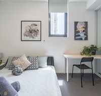 Cozy 2BR Apt 1MinWalkToTrain Bus Shopping Sleeps8 - Accommodation in Brisbane