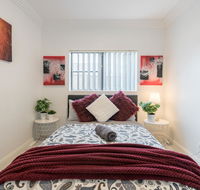 Cozy Duplex Home 3 Bdrms 1 Bath Sleeps 6 - Accommodation in Brisbane