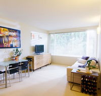 Cozy One Bedroom Apartment in Waverton - Accommodation in Brisbane