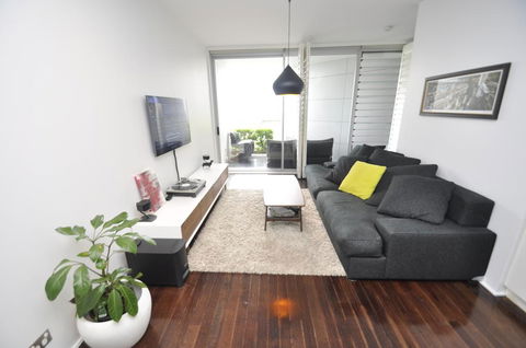 Darlinghurst Self-Contained Modern One-Bedroom Apartment (313 BUR) - Accommodation in Brisbane 3