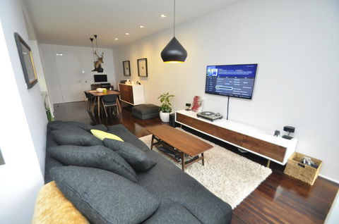 Darlinghurst Self-Contained Modern One-Bedroom Apartment (313 BUR) - Accommodation in Brisbane 2