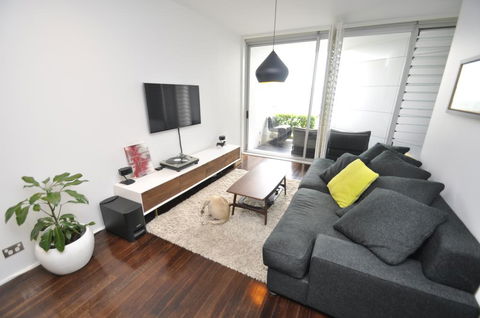 Darlinghurst Self-Contained Modern One-Bedroom Apartment (313 BUR) - Accommodation in Brisbane 0