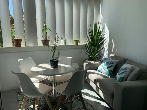 Darlinghurst Spacious Apartment With Balcony And Pool With Harbour Views - Accommodation in Brisbane 2