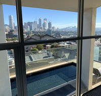 Darlinghurst Spacious apartment with balcony and pool with harbour views - Accommodation in Brisbane