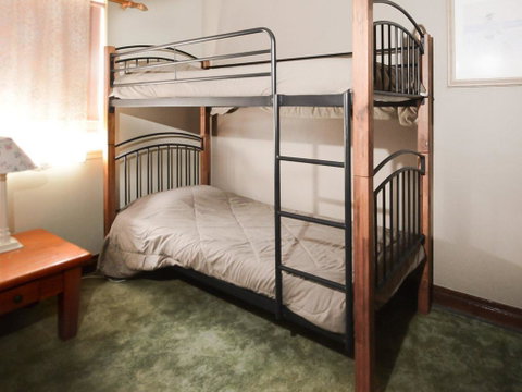 Debra Court 6 - Accommodation in Brisbane 2