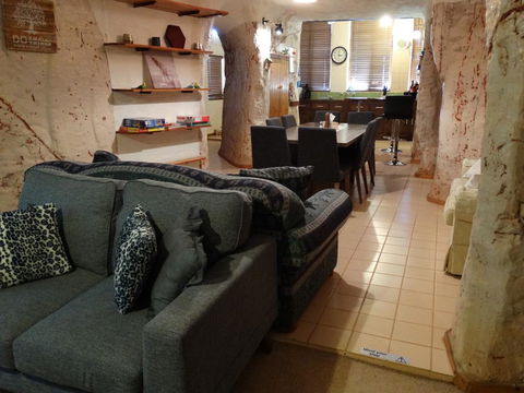 Dinky Di's Dugout - Accommodation in Brisbane 0
