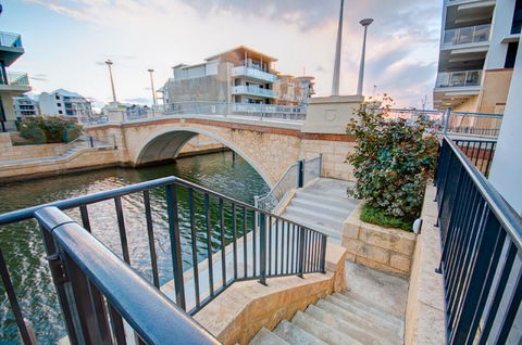 Dolphin Quay Apartment-3 Bedroom - Accommodation in Brisbane 1