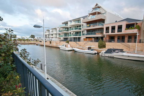 Dolphin Quay Apartment-3 Bedroom - Accommodation in Brisbane 3