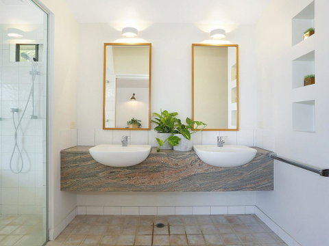 EAST COAST ESCAPES - Lighthouse Studio - Accommodation in Brisbane 3