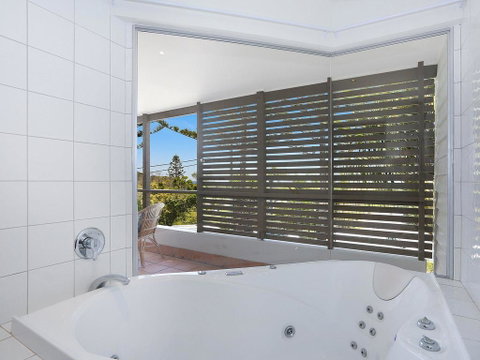 EAST COAST ESCAPES - Lighthouse Studio - Accommodation in Brisbane 2