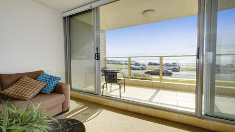 Ebbtide 2 - On Main Beach! - Accommodation in Brisbane 2