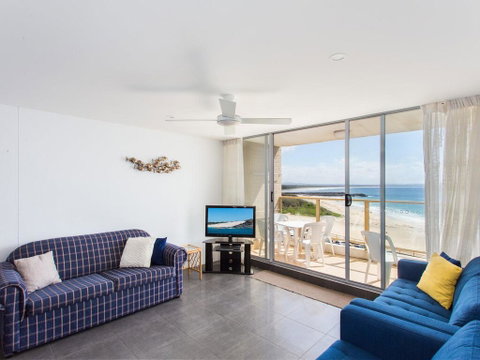 Ebbtide 22 - Accommodation in Brisbane 1