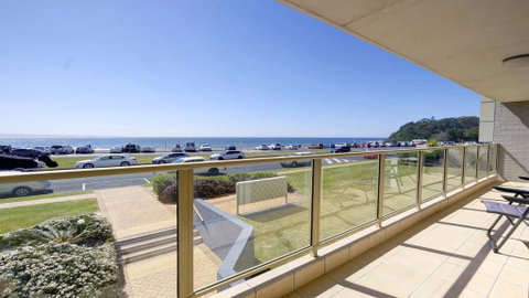 Ebbtide 3 - On Main Beach! - Accommodation in Brisbane 2