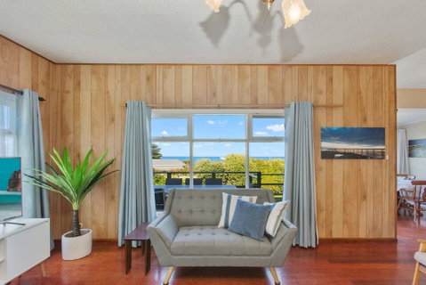 EIGHTY STEPS - Walk To The Ocean Edge - Accommodation in Brisbane 0