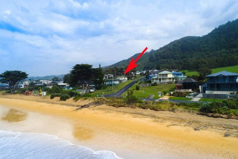 EIGHTY STEPS - Walk To The Ocean Edge - Accommodation in Brisbane 3
