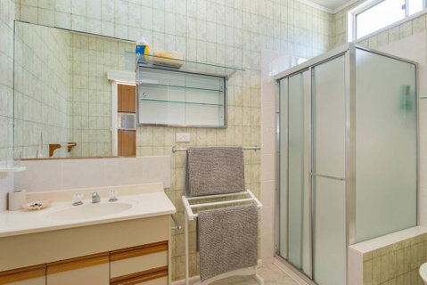 EIGHTY STEPS - Walk To The Ocean Edge - Accommodation in Brisbane 1