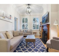 Elegant Renovated Terrace Close To City - Accommodation in Brisbane
