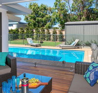 Emerald - coastal walk swimming pool pet friendly - Accommodation in Brisbane
