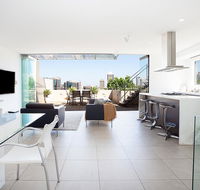 Enjoy Leafy Urban Outlooks in Modern Lifestyle Retreat - Accommodation in Brisbane