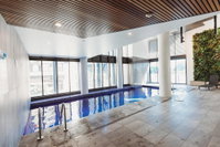 Entire Apartment-South Bank Luxe-Mater Hospital-Heated Pool-Netflix-WIFI-Gabba