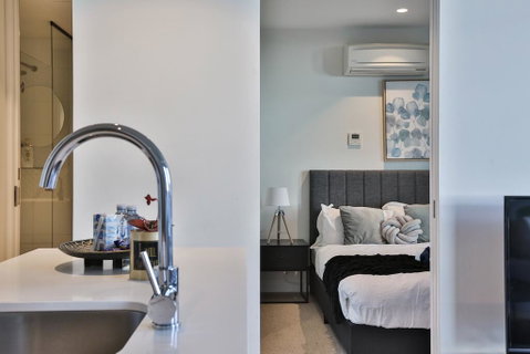 EQ TOWER Melbourne CBD APT - Accommodation in Brisbane 1