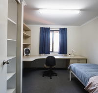 Erica Underwood House 6 Bedroom Flat - Accommodation in Brisbane
