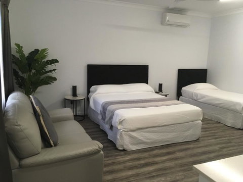 Escape On Lake - Accommodation in Brisbane 3