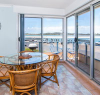 Fairholme 8 Perfect Lakefront Position - Accommodation in Brisbane