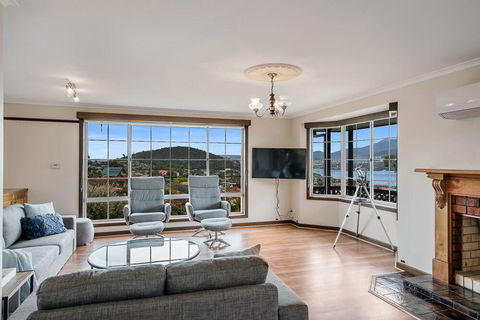 FAMILY With Children Of All Ages - Water/Bridge View - Accommodation in Brisbane 3