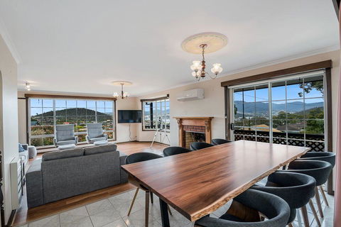 FAMILY With Children Of All Ages - Water/Bridge View - Accommodation in Brisbane 1