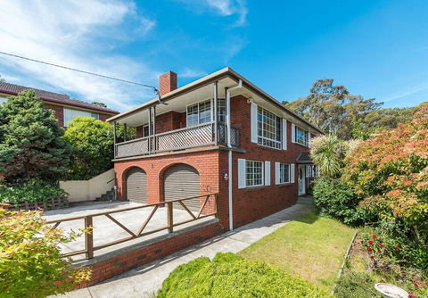 FAMILY With Children Of All Ages - Water/Bridge View - Accommodation in Brisbane 0