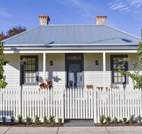 Farmers Arms Heritage Cottage - Accommodation in Brisbane