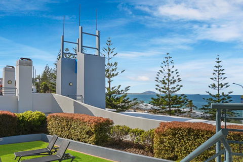 FAVOURITE GET-AWAY ON THE BEACHFRONT - Accommodation in Brisbane 3