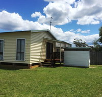 Flat 2 42 McMillan Rd - Accommodation in Brisbane