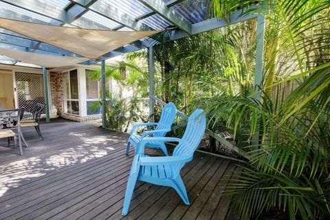 FRANGIPANI BEACH HOUSE - PET FRIENDLY 22 Belbourie Cres Boomerang Beach - Accommodation in Brisbane 3