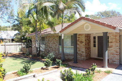 FRANGIPANI BEACH HOUSE - PET FRIENDLY 22 Belbourie Cres Boomerang Beach - Accommodation in Brisbane 0