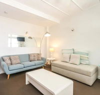 Funky 1 Bedroom Beach Pad by the Beach - Accommodation in Brisbane