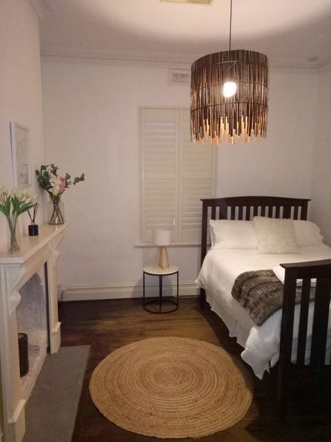 FUNKY COTTAGE - Accommodation in Brisbane 2