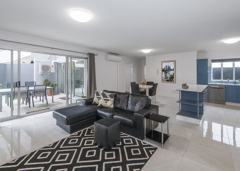 FV4006 Apartments - Accommodation in Brisbane 0